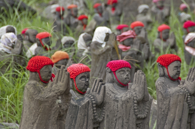 The statues of Zizo Bosatsu stand along the path to the Sesshi Seki