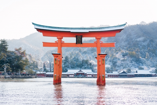 雪の厳島神社